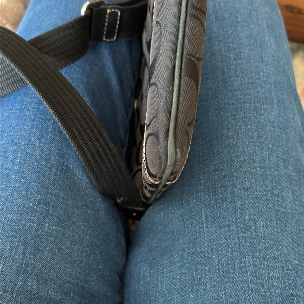 COACH vintage crossbody bag, jacquard black, adjustable strap, zipper top.